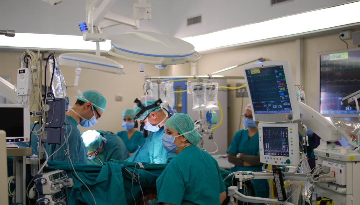 Cardiac_surgery_operating_room